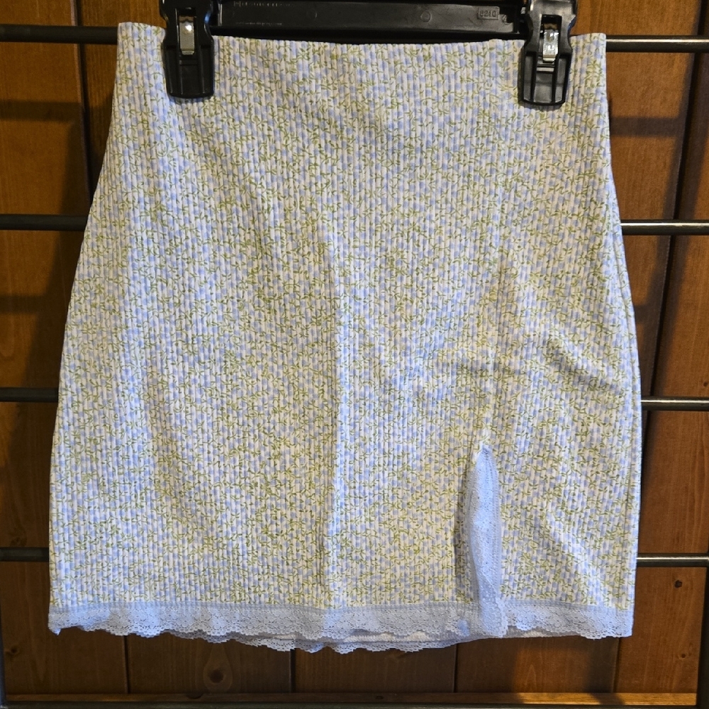 H&M White Fitted Skirt With Flower Print Lace Detail